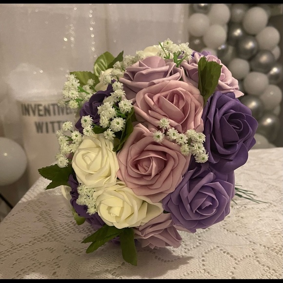 4 bouquets and 4 boutonnières - Picture 4 of 8